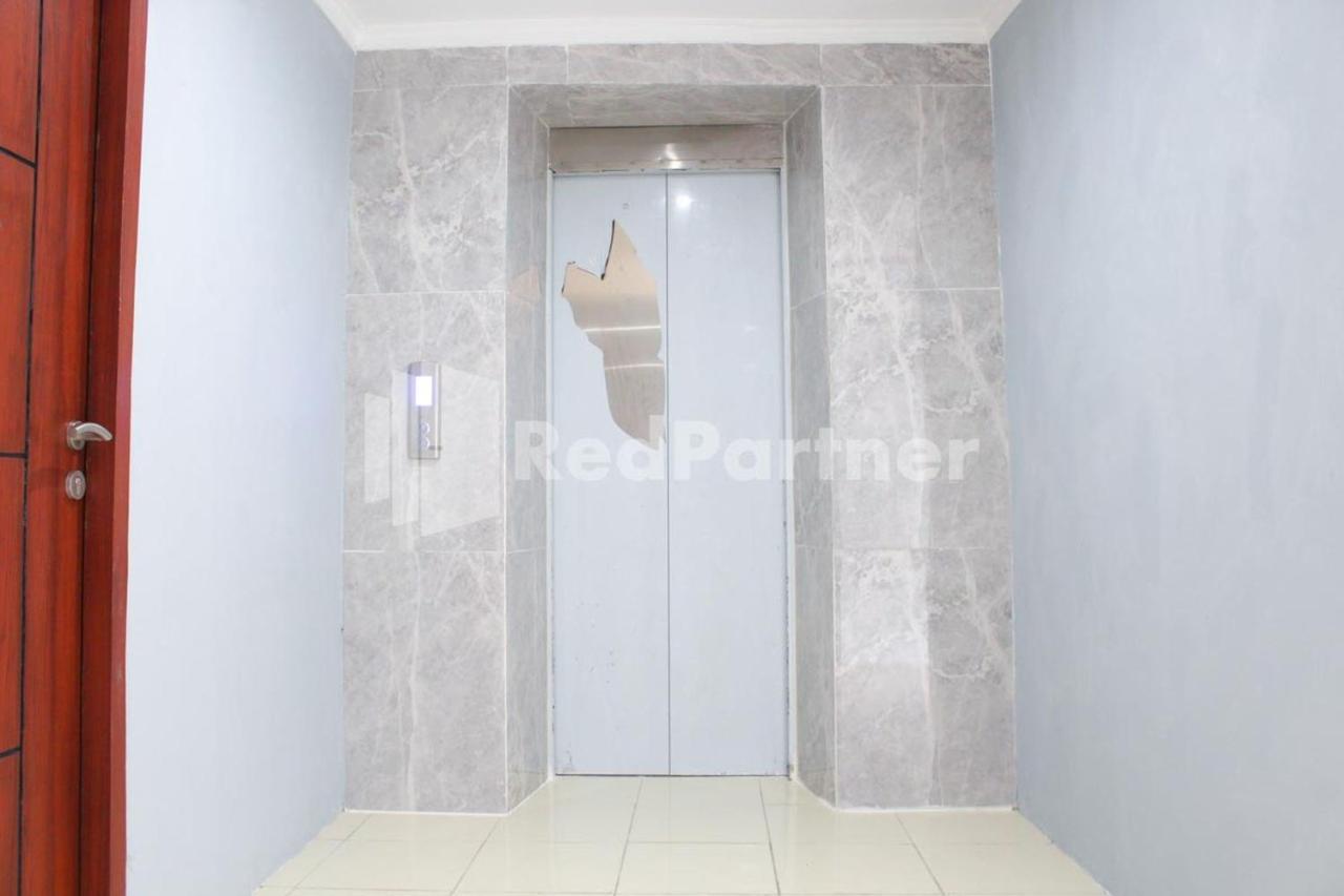 Brahma Hotel Mitra Reddoorz Yakarta Exterior foto