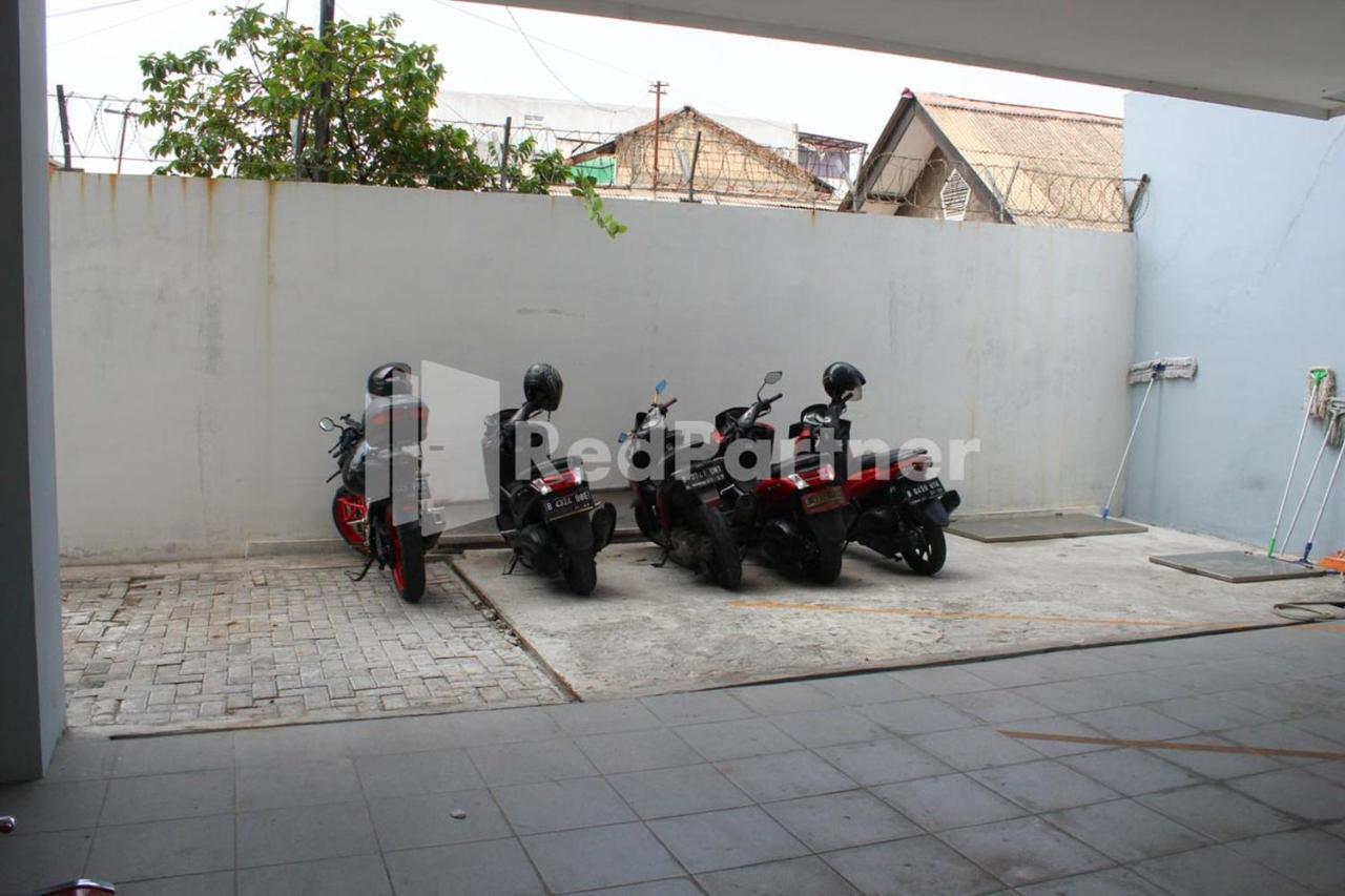 Brahma Hotel Mitra Reddoorz Yakarta Exterior foto