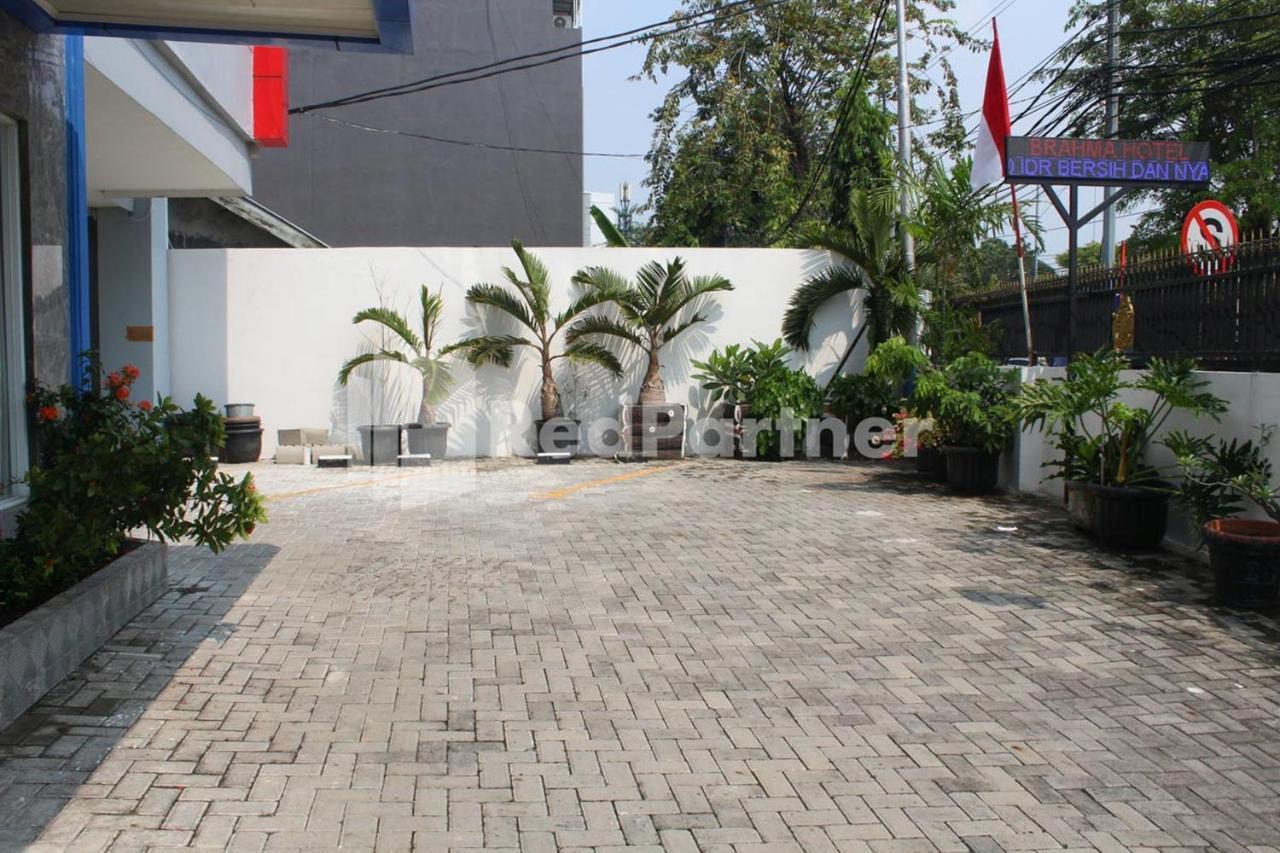 Brahma Hotel Mitra Reddoorz Yakarta Exterior foto